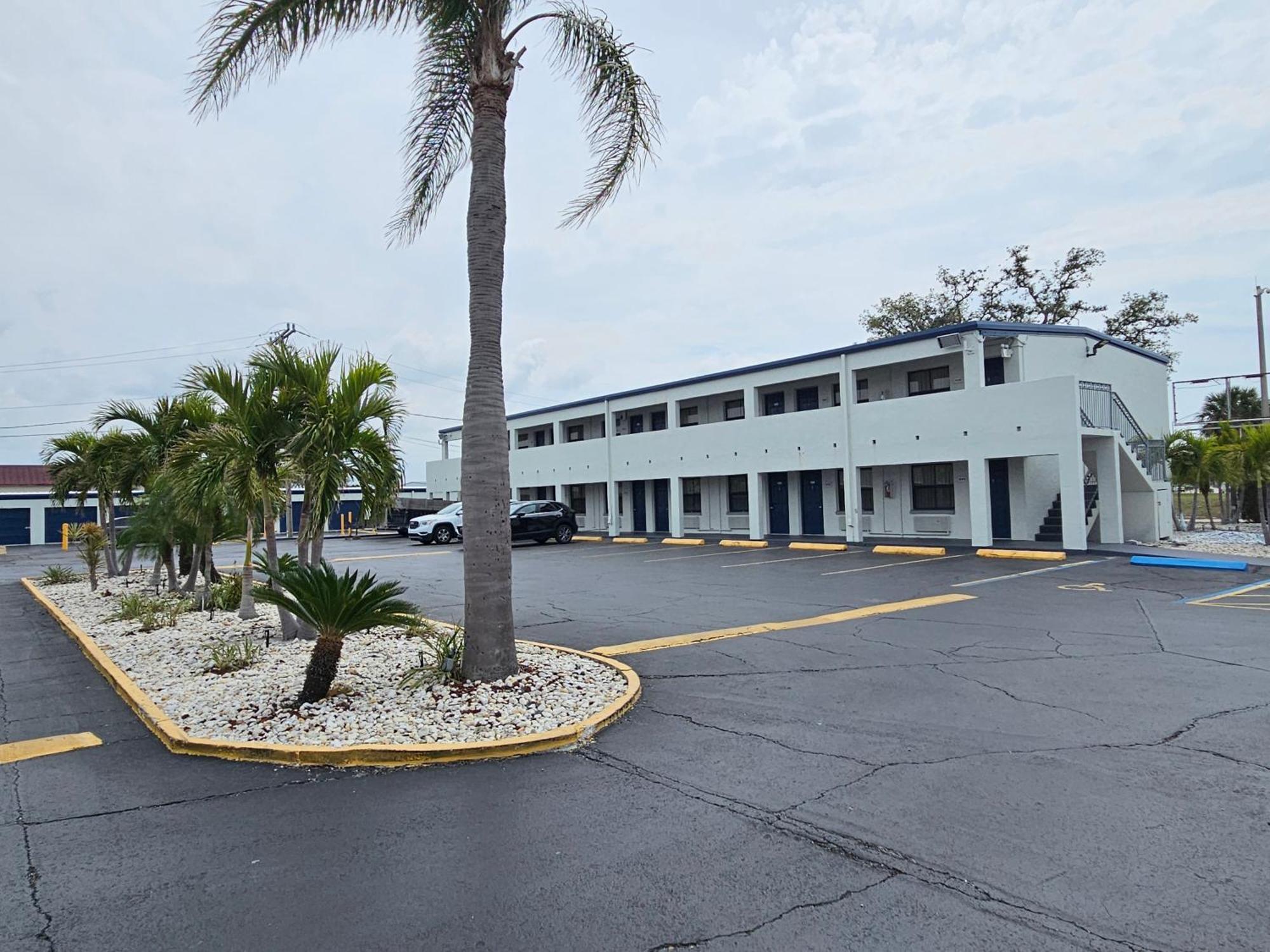 Deluxe Inn - Sarasota South Bradenton Exterior foto